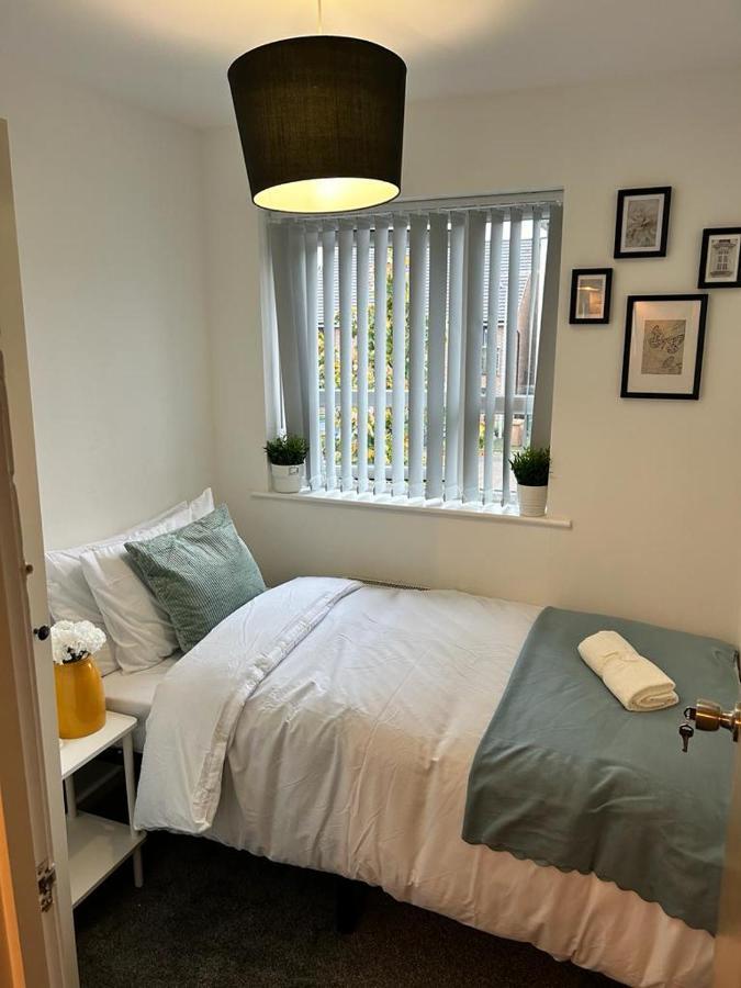 Cozy Townhouse In The Heart Of Greater Manchester Villa Exterior foto