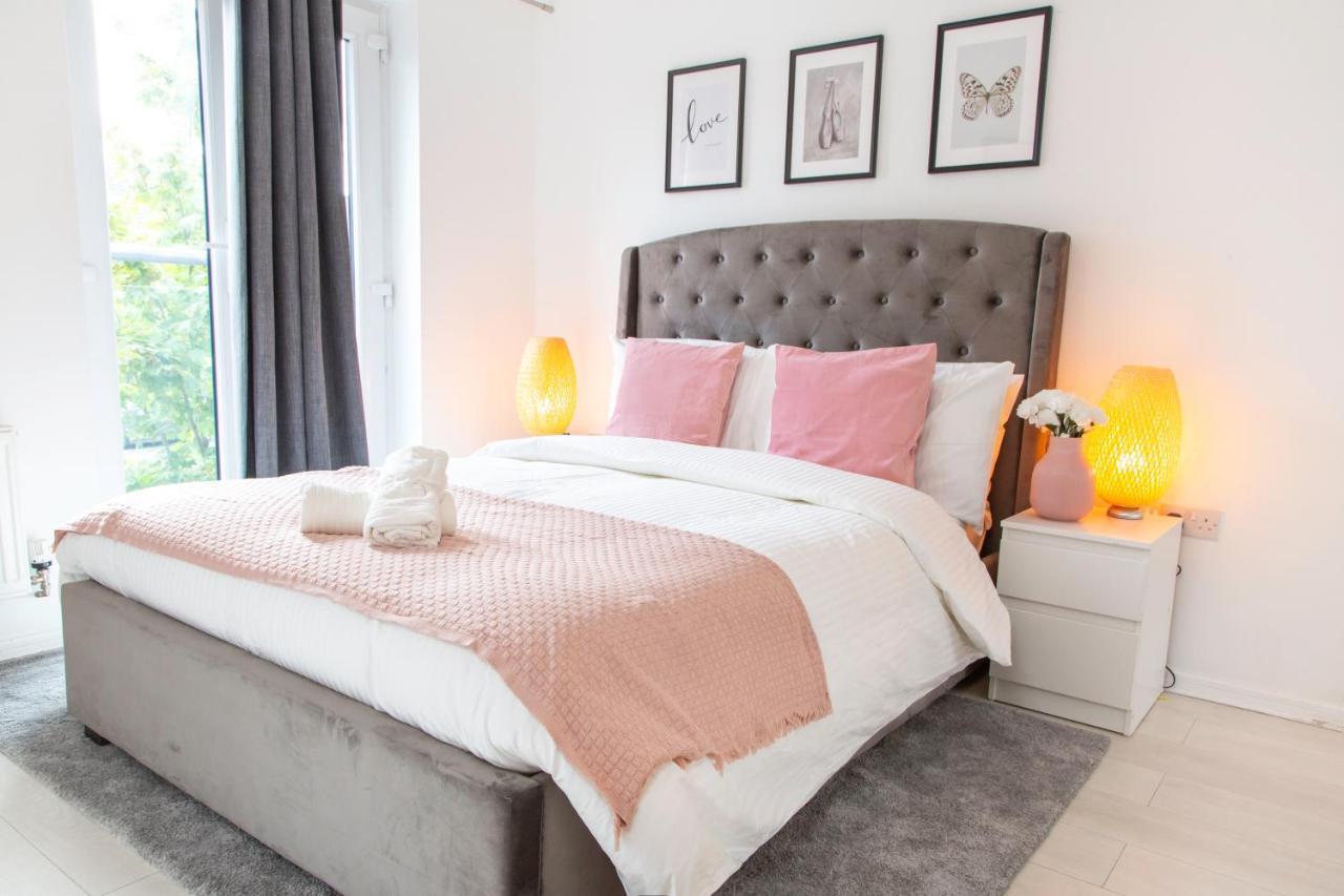 Cozy Townhouse In The Heart Of Greater Manchester Villa Exterior foto