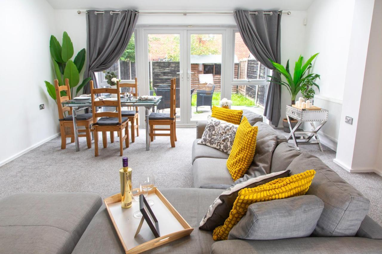 Cozy Townhouse In The Heart Of Greater Manchester Villa Exterior foto